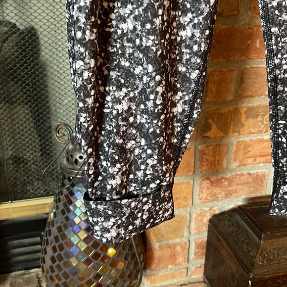 Lululemon Jet Crop Shimmy Shimmer Black Joggers - Picture 3 of 6